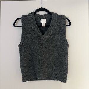 Classic V-Neck Sweater Vest - Charcoal/Dark Gray Size XS
